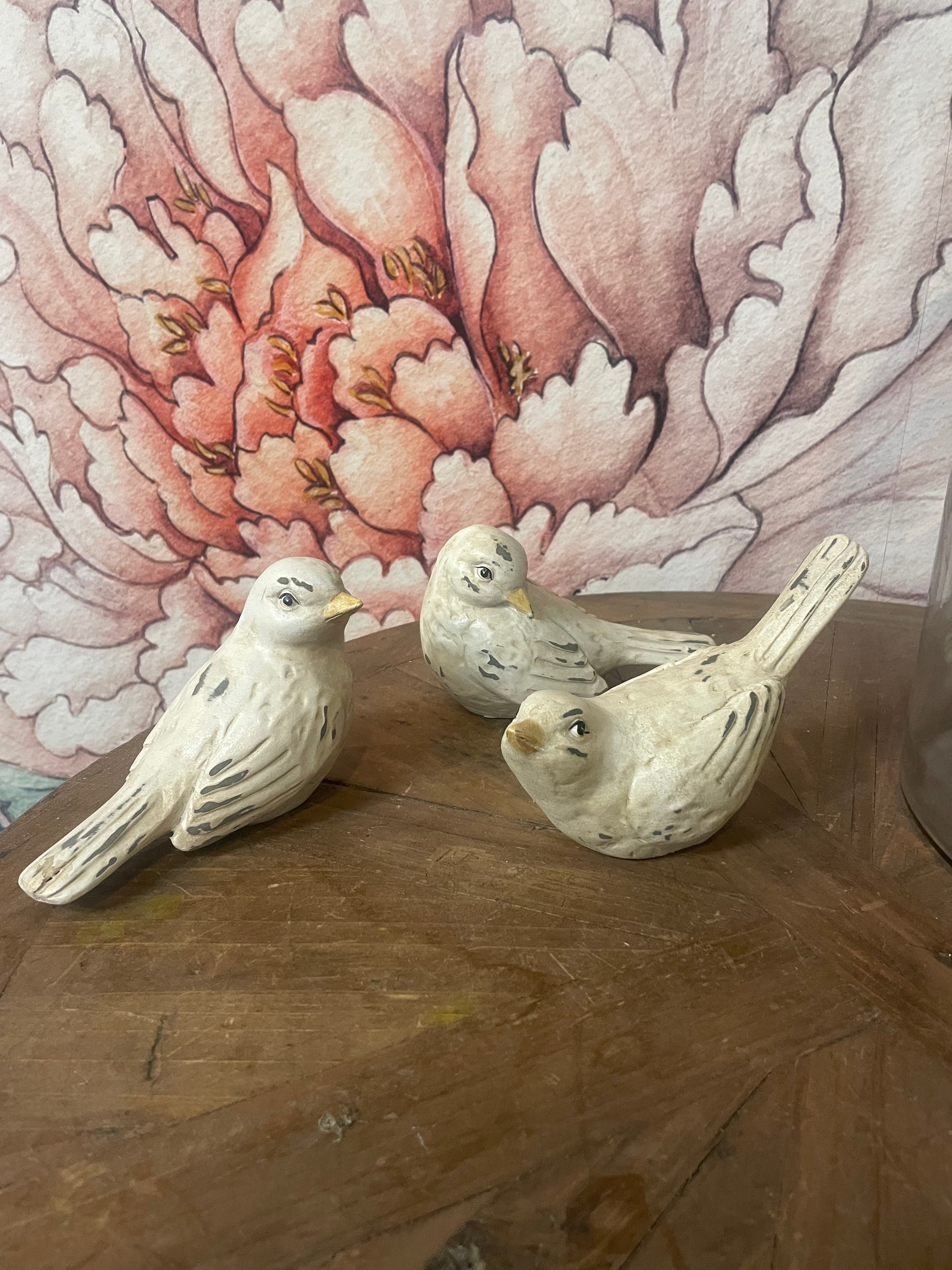 Distressed Resin Bird White Finish, Style Options