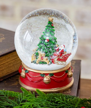 Enchanting Christmas Tree Snowglobe
